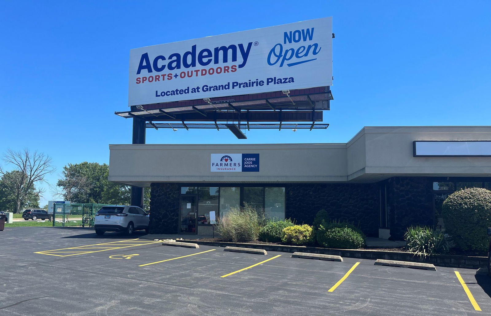 Academy Sports + Outdoors Opens New Store in Peoria, Ill.