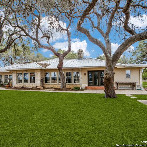 6 Old Fredericksburg Rd Fair Oaks, TX
				78015