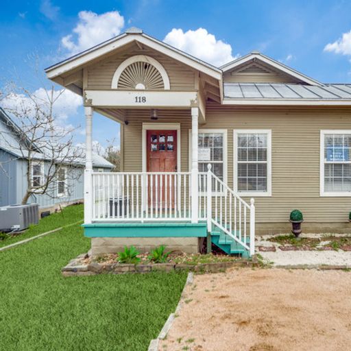 118 N Plant Ave Boerne, TX
				78006