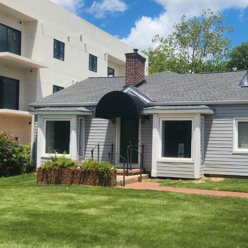 326 Sandy Springs Circle Atlanta, GA
				30328