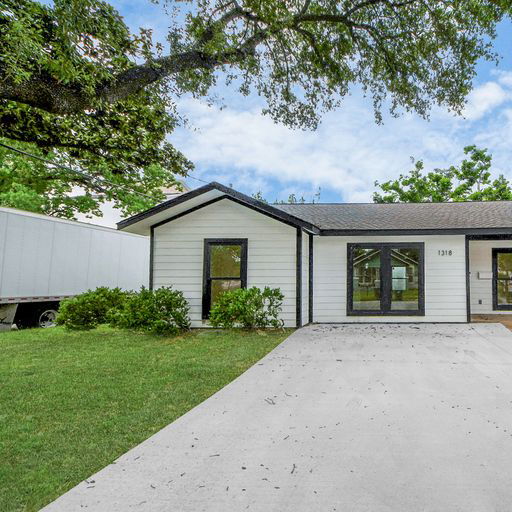 1318 E 29th St Houston, TX
				77009