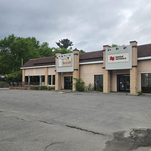 218 220 Labelle Rosemère, QC
				J7A 2H4
