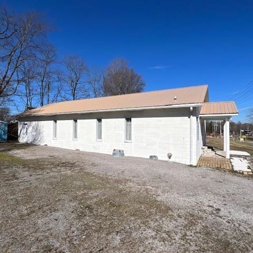 1021 Old Glasgow Road Scottsville, KY
				42164